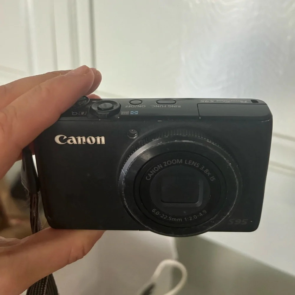 Canon S95 - SELLING FOR PARTS